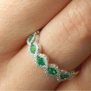 Inlaid Emerald Green Zircon Finger Band Ring Size 8